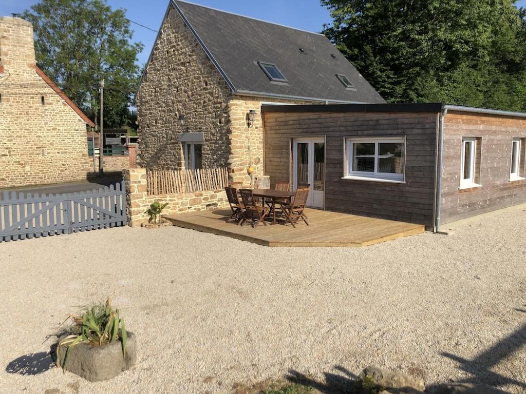 Charmante Maison De Campagne En Pierres Et Bois Sartilly-Baie-Bocage Exteriör bild